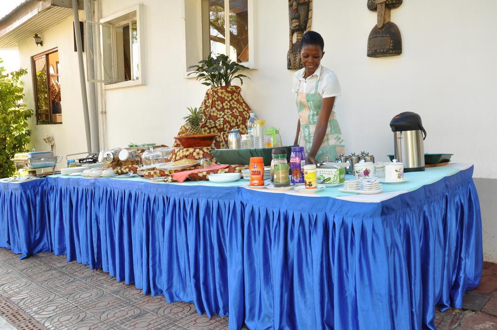 Shangri-La Hotel Uganda カンパラ エクステリア 写真