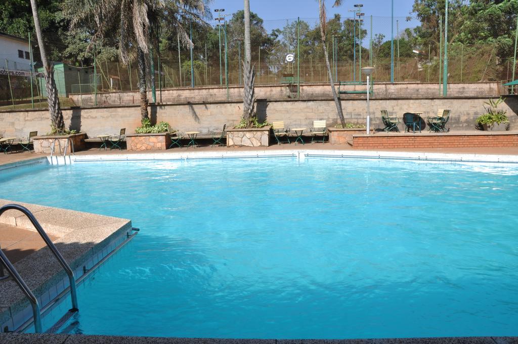 Shangri-La Hotel Uganda カンパラ エクステリア 写真