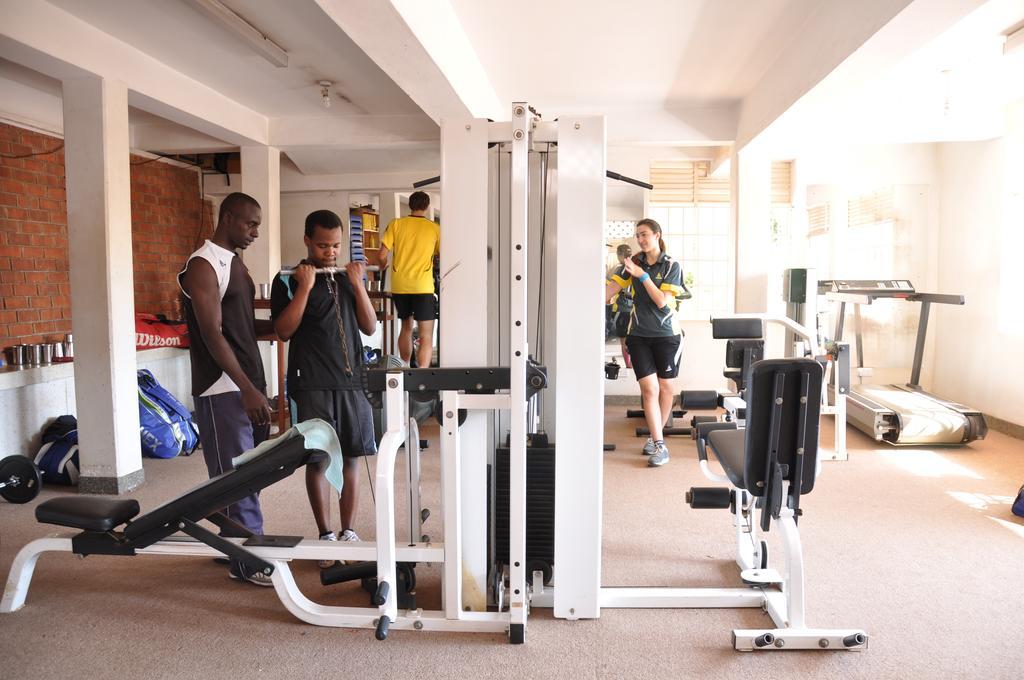 Shangri-La Hotel Uganda カンパラ エクステリア 写真