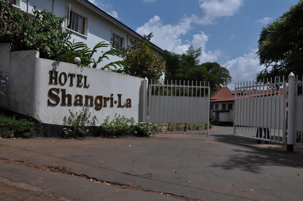 Shangri-La Hotel Uganda カンパラ エクステリア 写真