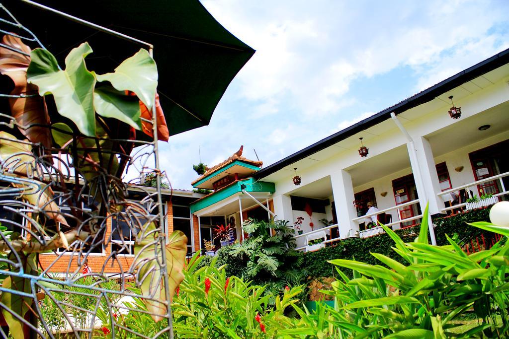 Shangri-La Hotel Uganda カンパラ エクステリア 写真