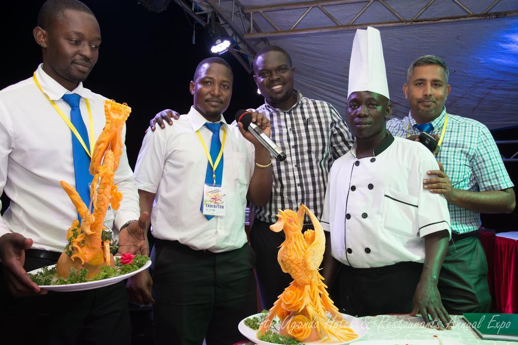 Shangri-La Hotel Uganda カンパラ エクステリア 写真