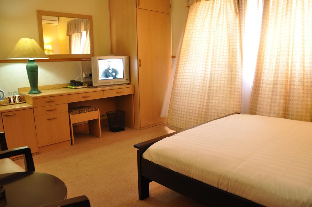 Shangri-La Hotel Uganda カンパラ エクステリア 写真