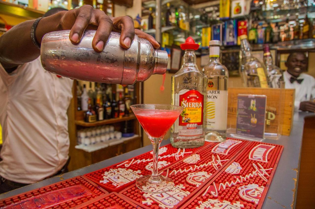 Shangri-La Hotel Uganda カンパラ エクステリア 写真