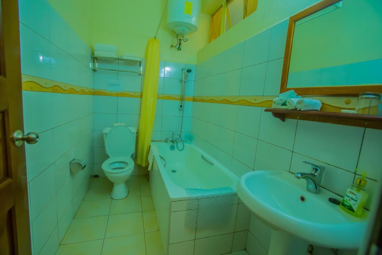 Shangri-La Hotel Uganda カンパラ エクステリア 写真